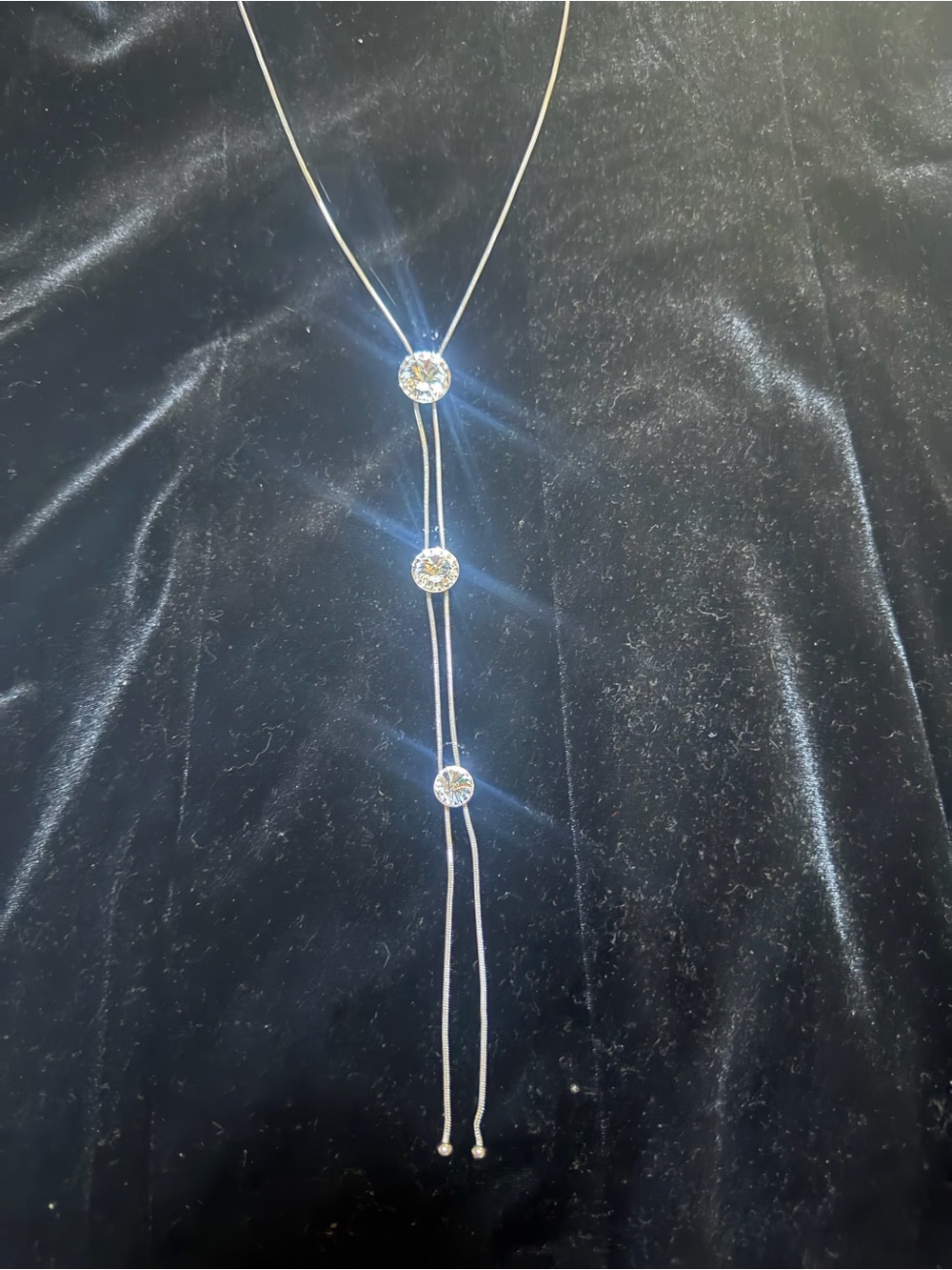 Elegant Silver Lariat Necklace with Sparkling Crystal Accents